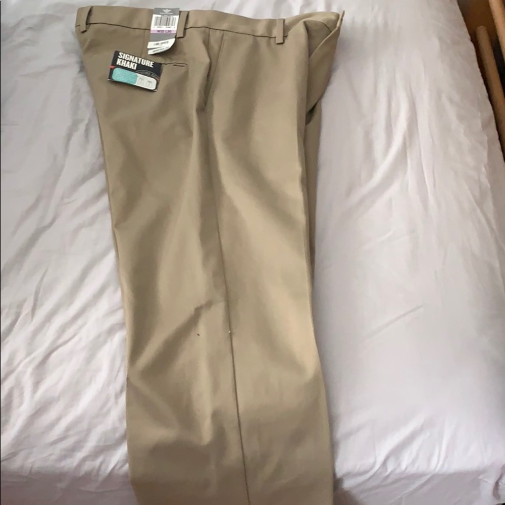 Men’s slim fit khaki pants